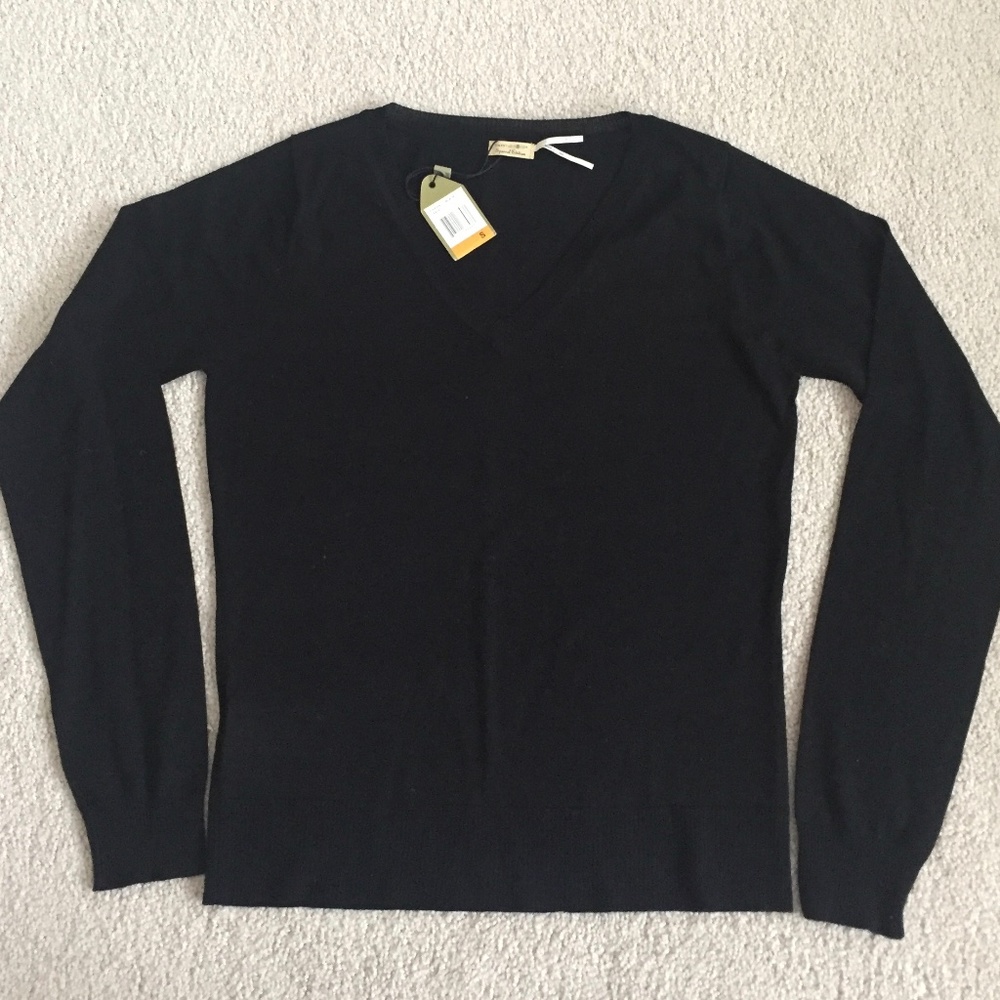 Max Studio V-neck black wool sweater, size Small